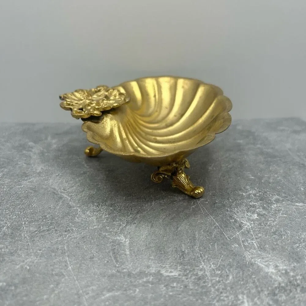 Vintage Matson Stylebuilt Gold Gilt Footed Shell Bathroom Vanity Soap Trinket Di
